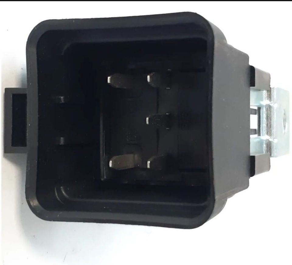 BRAND NEW GENUINE CUMMINS Relay Part number 3658948 شركة المهندس رائد